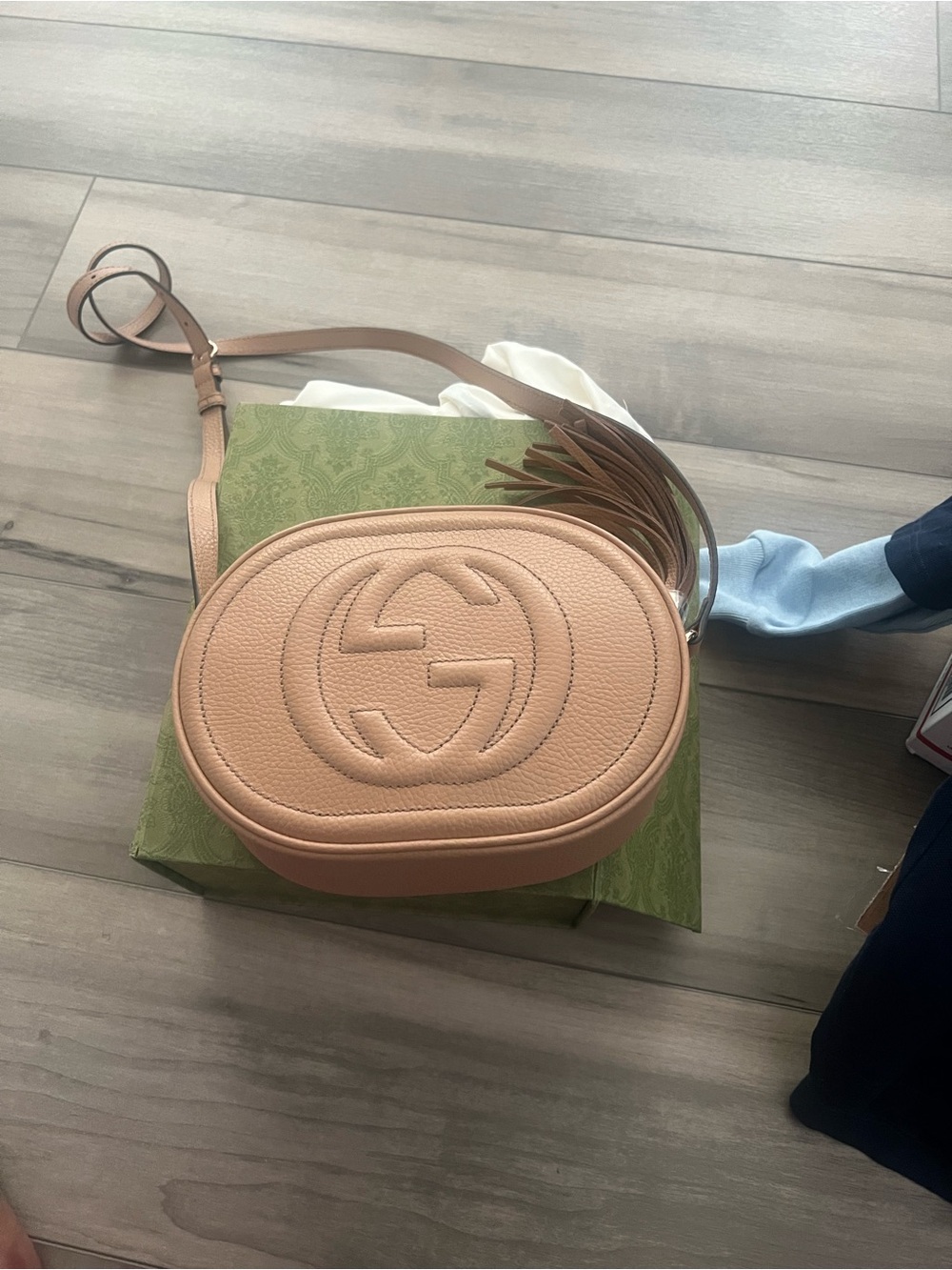 Brand new never been worn Gucci nude Pebbled Leather Oval Crossbody with Tassel